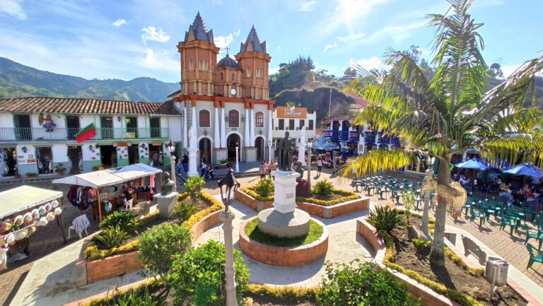 Medellín, Doradal y Guatapé