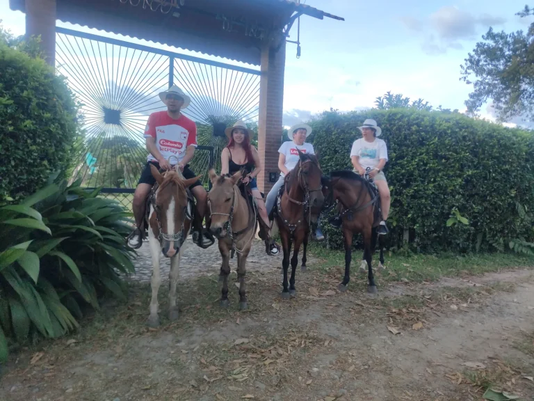 Paseo a caballo en la Finca Hotel Nuestro Sueño